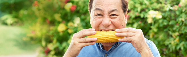 MAN (not woman) Eating corn - localized version MAN (not woman) Eating corn - localized version